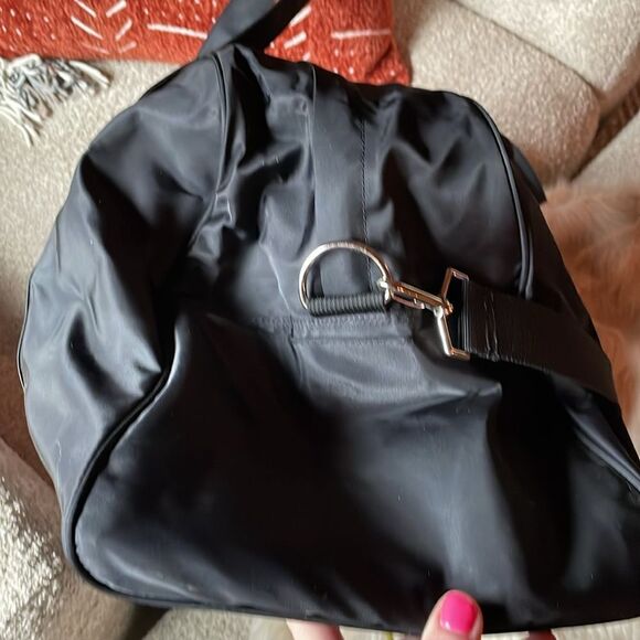 Like new black GAP duffel bag and travel toiletry travel bag - Picture 10 of 16